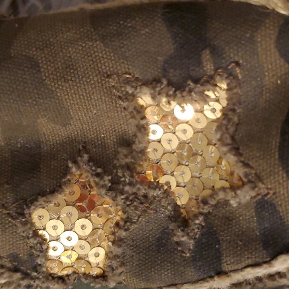 NWT Camo Slip On Shoes - Picture 3 of 8